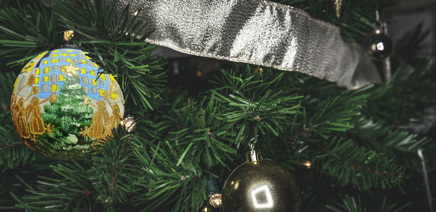 A banner image depicting a christmas tree with glass balls.