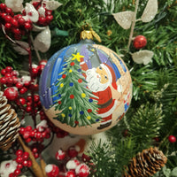 BROOKLYN BRIDGE TREE SET UP GLASS BALL